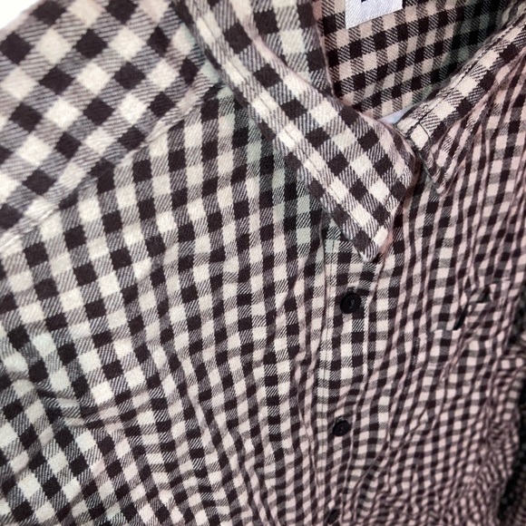 Cream & Black checkered Uniqlo shirt - Picture 2 of 4